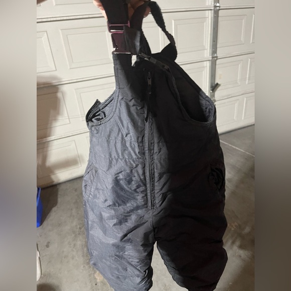 Toddler snow bib - Picture 1 of 2